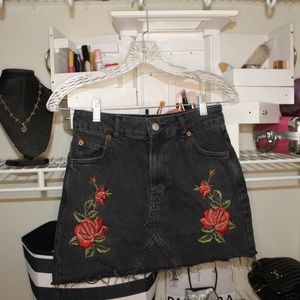Topshop (Moto) Denim Embroidered Roses Skirt Size 4